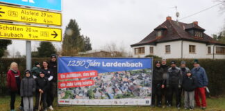 Werbebanner verweisen auf Lardenbacher Dorfjubiläum