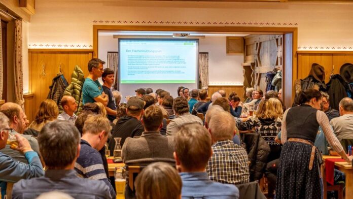 30671125-voller-saal-im-kramerwirt-beim-informationsabend-der-buergerinitiative-irschenberg-ging-es-nicht-nur-um-kiesabbau-und-klaeranlage-auch-die-27a