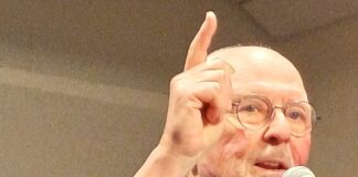 „De fidele Owwerhesse“ Jochen Rudolph feierte Premiere bei der “Buß-Arnold-Stiftung” in Holzheim