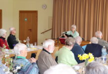 „Lebbe Ridda“ begeisterte mit Mundart beim Seniorentreff