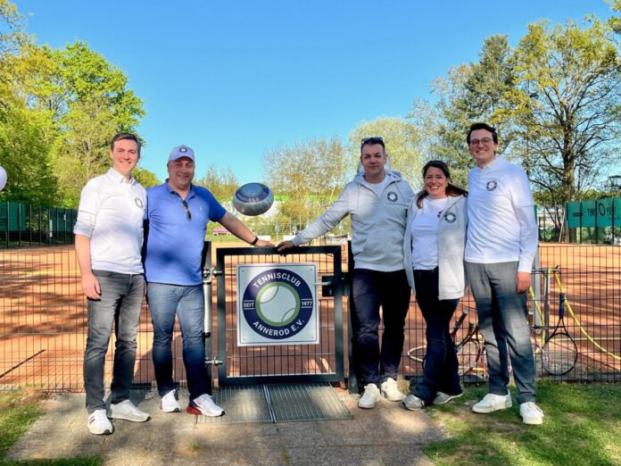 Foto Vorstand mit Prominez