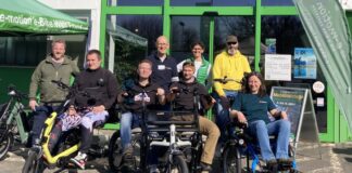 Gut gelauntes gemeinsames Radfahren