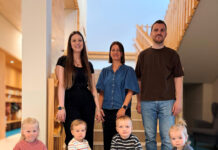 Ein Flohmarkt mit nachhaltiger Wirkung: Elternbeirat übergibt Spende an Kinder- und Familienzentrum