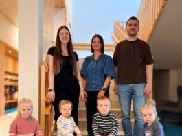 Ein Flohmarkt mit nachhaltiger Wirkung: Elternbeirat übergibt Spende an Kinder- und Familienzentrum