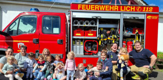 Feuerwehrbesuch begeistert Kinder der Lebenshilfe-Kita „Dorfstrolche“ in Eberstadt