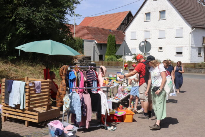20260809-L0090001-Dorfflohmarkt Lardenbach KE (14)