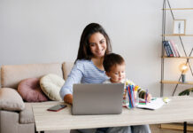 Familienkasse informiert online zum Kinderzuschlag