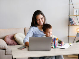 Familienkasse informiert online zum Kinderzuschlag
