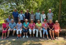 Gemischter Chor auf Entdeckungstour im Botanischen Garten