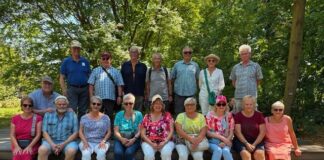 Gemischter Chor auf Entdeckungstour im Botanischen Garten