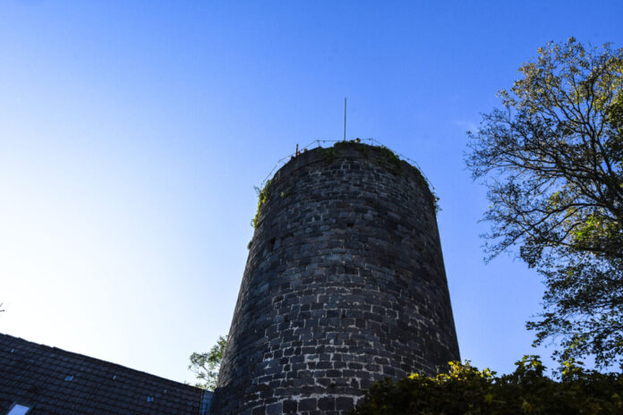 01_Bergfried_Burg_Nordeck
