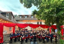 Wein, Musik und Nachholbedarf: Musikverein Reiskirchen lädt zum Weinfest auf den Alten Pfarrhof ein