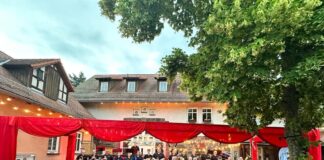 Wein, Musik und Nachholbedarf: Musikverein Reiskirchen lädt zum Weinfest auf den Alten Pfarrhof ein