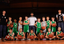 Neue Trikots für Lindens U10 Basketballteam