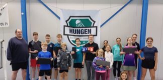 Badminton: Finanz- und Vermögensberater Nico Graf spendet Badmintonverein Zähltafeln